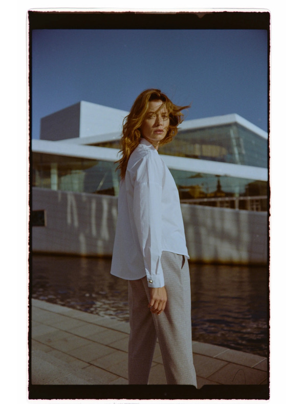 Moodo Biela košeľa so zdobnými gombíkmi Moodo