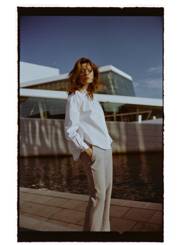 Moodo Biela košeľa so zdobnými gombíkmi Moodo