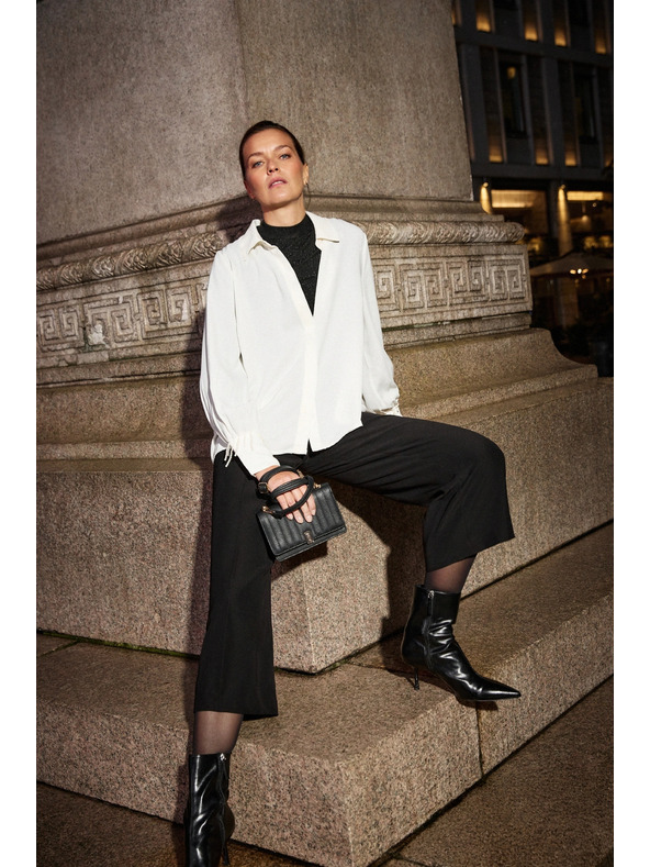 Moodo Biela košeľa s korálkami na rukáve Moodo