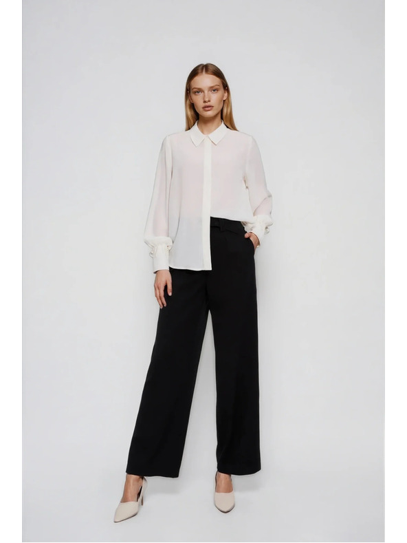 Moodo Biela košeľa s korálkami na rukáve Moodo