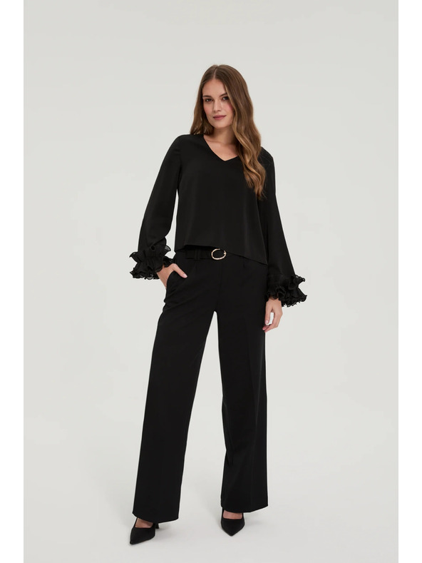 Moodo Čierna košeľa s volánmi na rukávoch Moodo