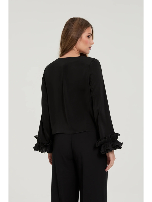 Moodo Čierna košeľa s volánmi na rukávoch Moodo