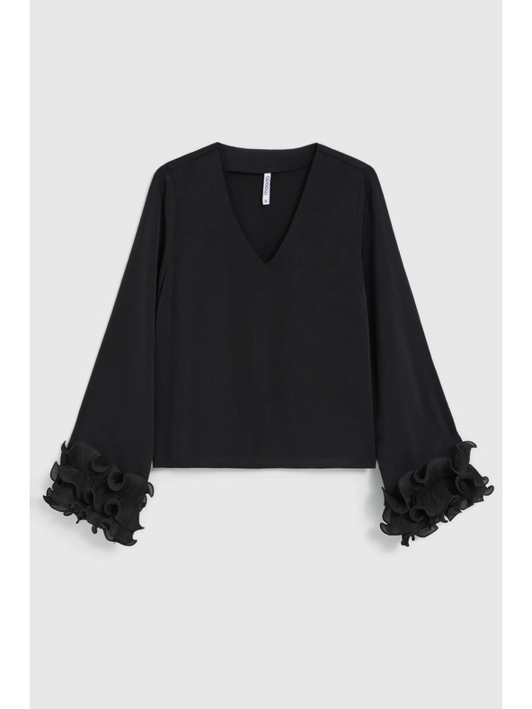 Moodo Čierna košeľa s volánmi na rukávoch Moodo