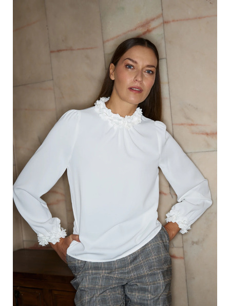 Moodo Biela košeľa so zdobným výstrihom Moodo