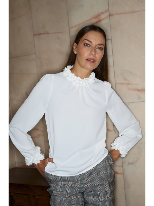 Moodo Biela košeľa so zdobným výstrihom Moodo
