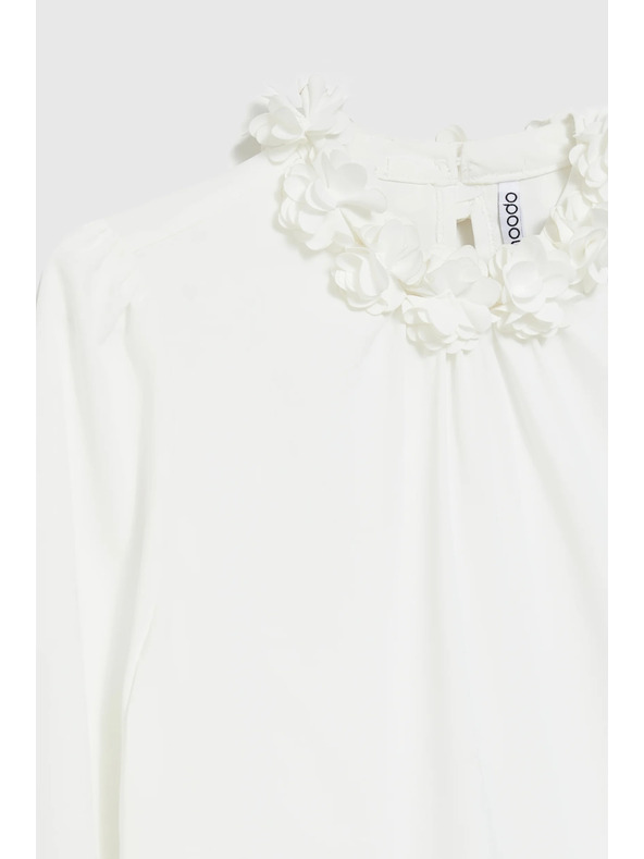 Moodo Biela košeľa so zdobným výstrihom Moodo