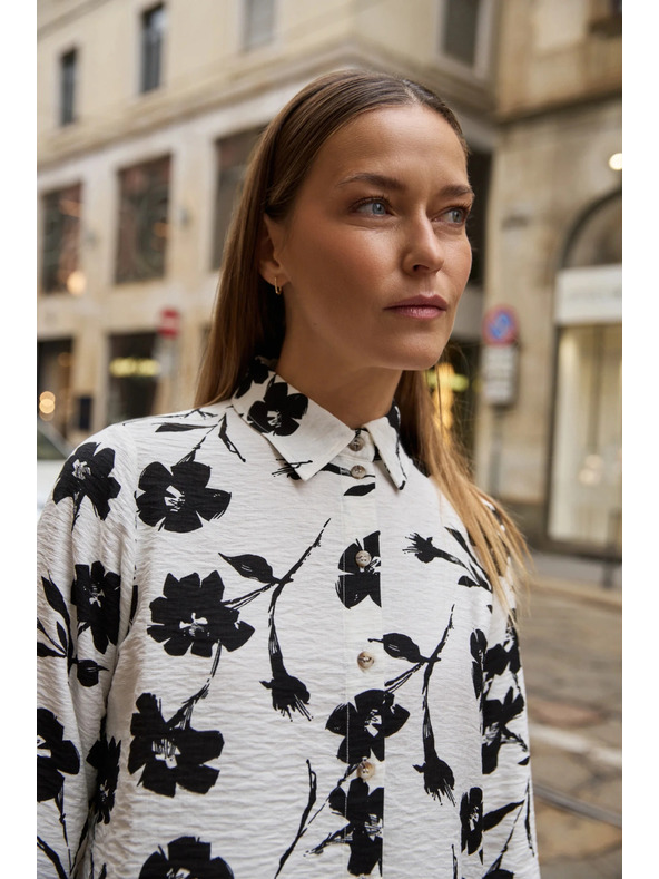 Moodo Viskózová košeľa s kvetinovým vzorom biela Moodo