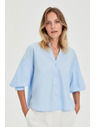 Moodo Svetlomodrá košeľa so zberanými rukávmi Moodo