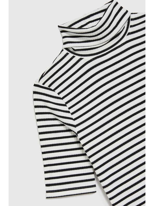 Moodo Tričko so stojačikom v pruhoch Moodo