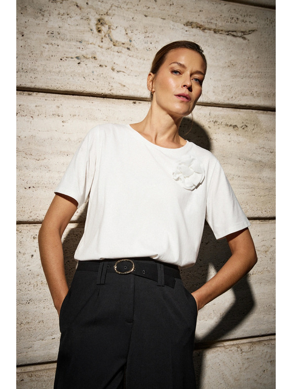 Moodo Biele tričko s kvetinovým motívom Moodo