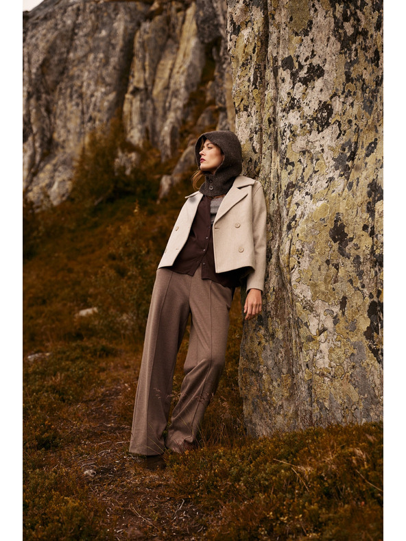 Moodo Krátky béžový kabát Moodo