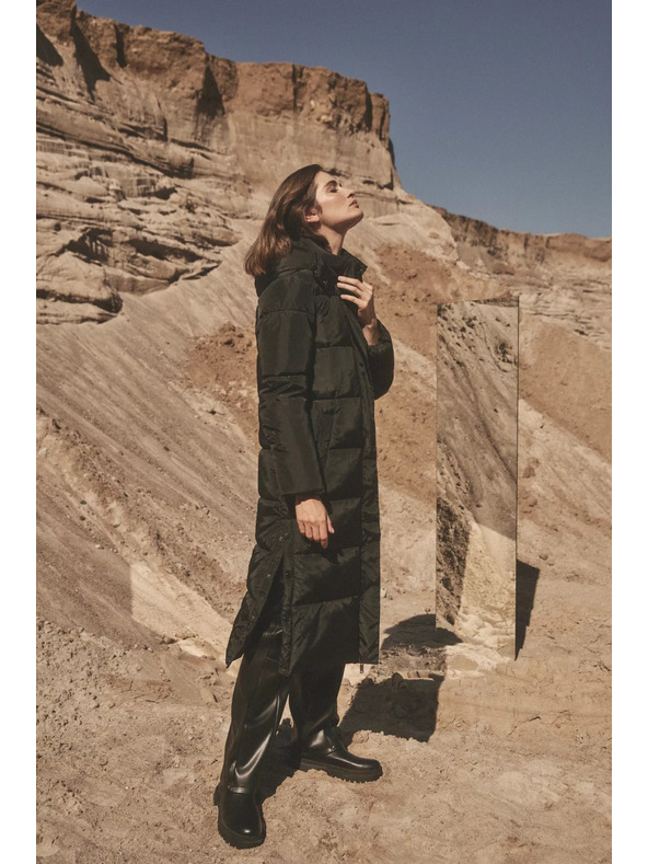 Moodo Prešívaná bunda s kapucňou čierna Moodo