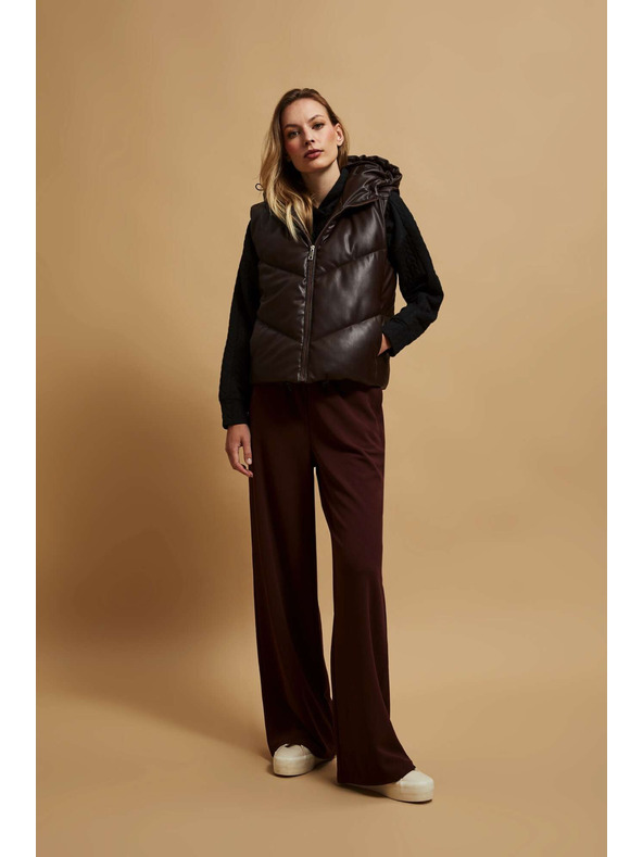 Moodo Prešívaná vesta s kapucňou hnedá Moodo