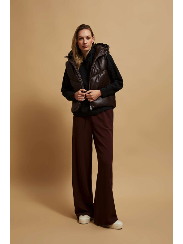 Moodo Prešívaná vesta s kapucňou hnedá Moodo