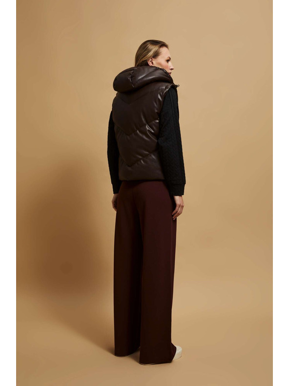 Moodo Prešívaná vesta s kapucňou hnedá Moodo