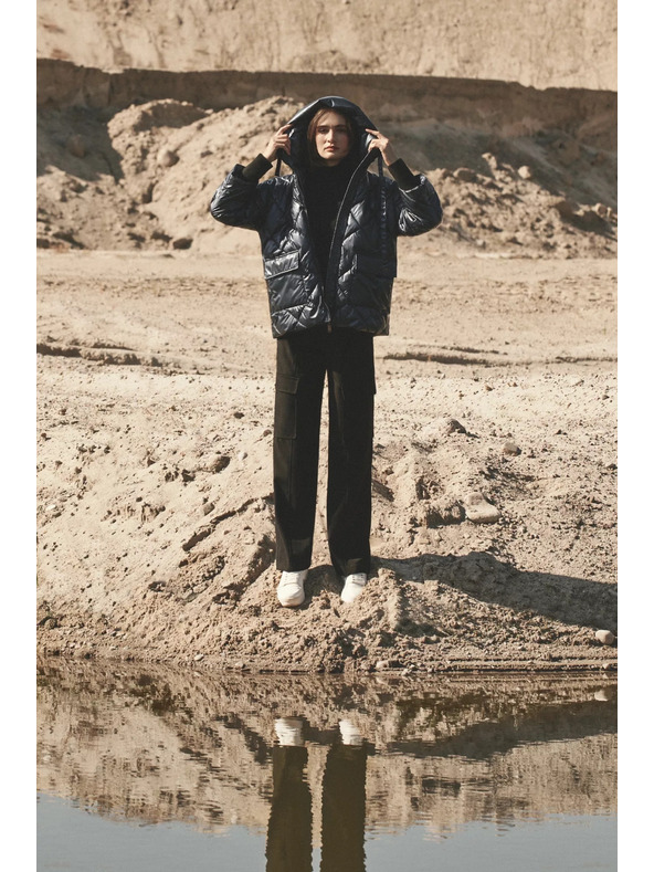 Moodo Metalická prešívaná bunda tmavo modrá Moodo