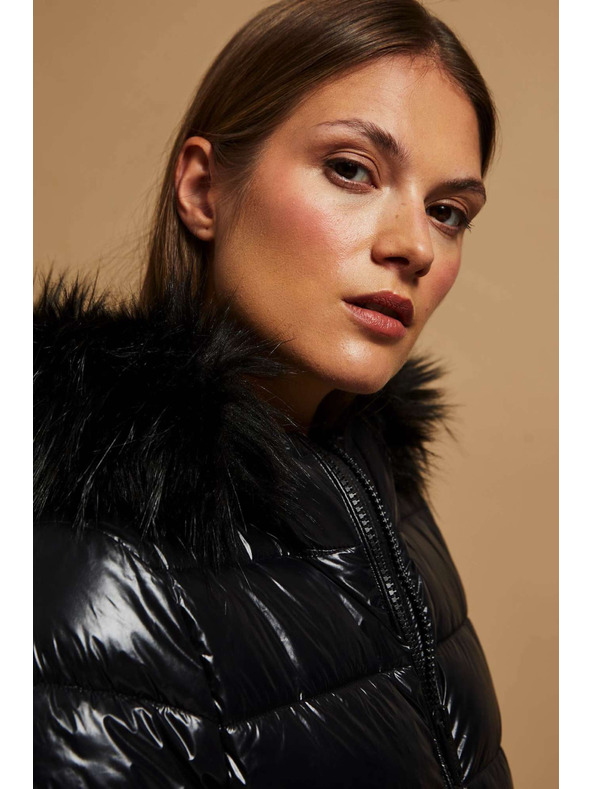 Moodo Prešívaná bunda s kožušinovou kapucňou Moodo