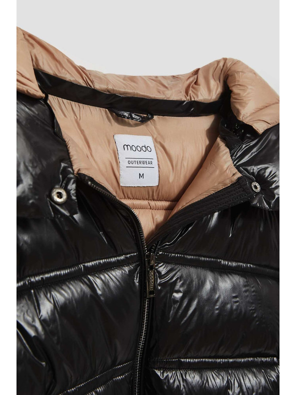 Moodo Krátka prešívaná čierna bunda s kapucňou Moodo