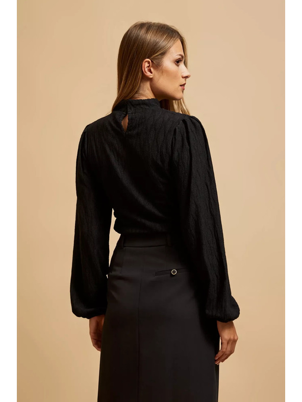 Moodo Čierna blúzka s polo výstrihom a nafúknutými rukávmi Moodo