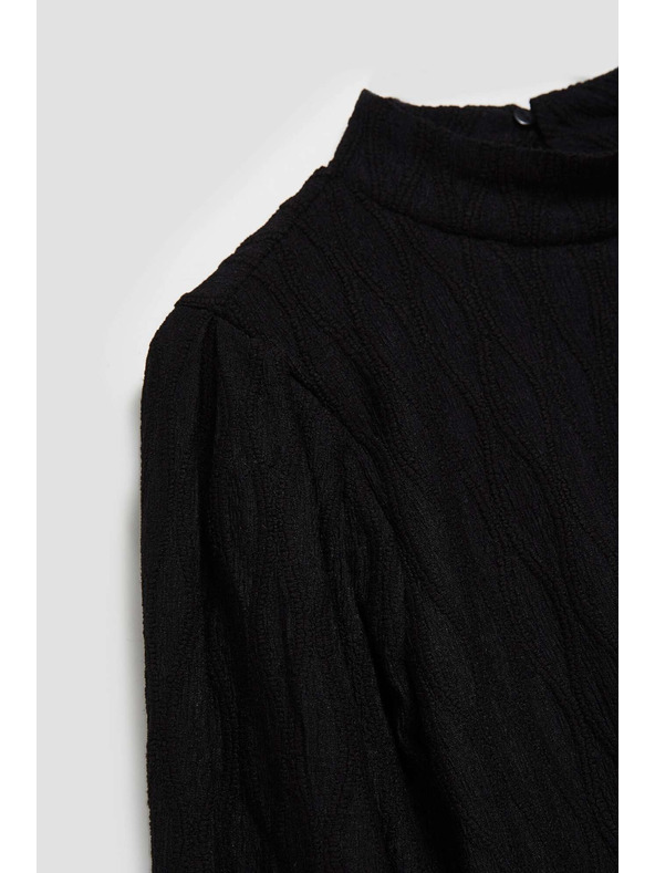 Moodo Čierna blúzka s polo výstrihom a nafúknutými rukávmi Moodo