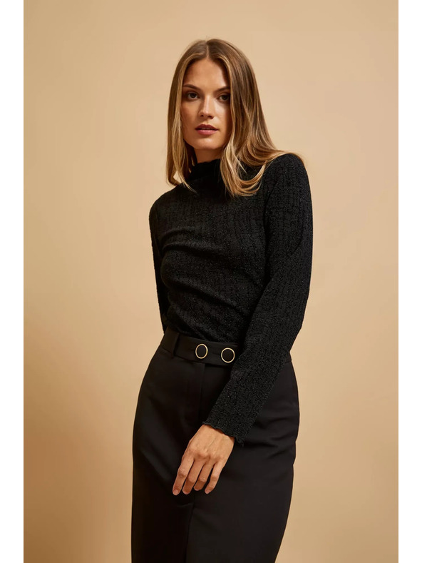 Moodo Čierna blúzka s polo výstrihom zdobená metalickou niťou Moodo