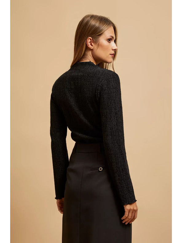 Moodo Čierna blúzka s polo výstrihom zdobená metalickou niťou Moodo