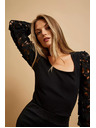 Moodo Čierne tričko s čipkovanými rukávmi Moodo