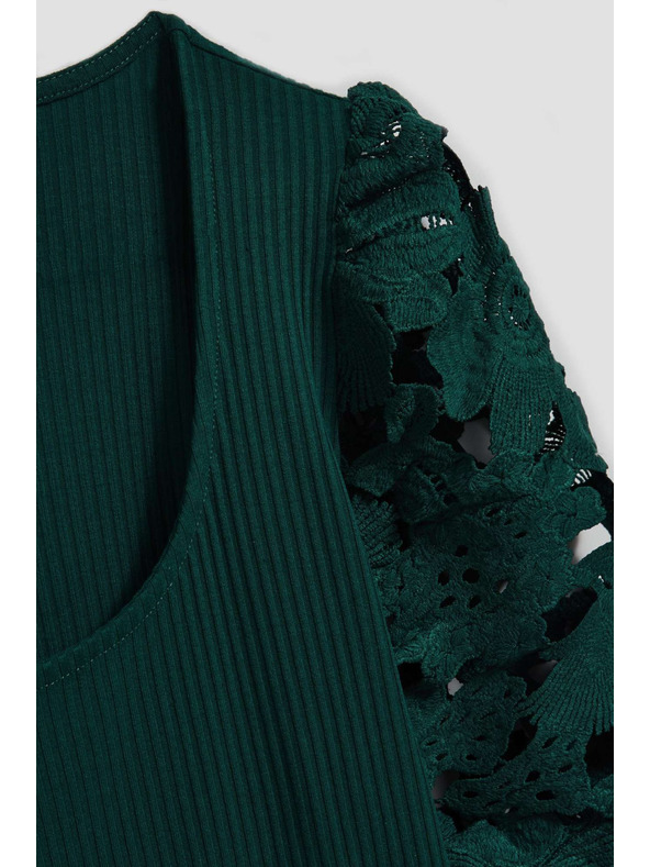 Moodo Smaragdové tričko s čipkovanými rukávmi Moodo