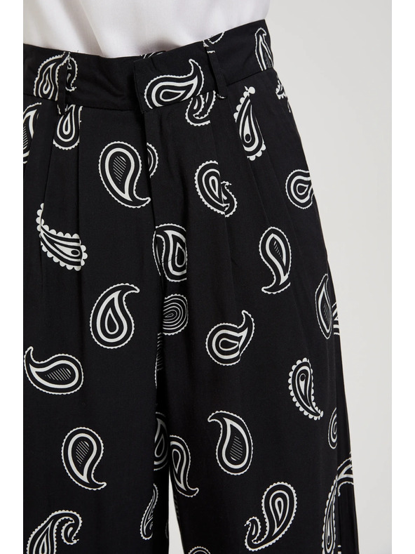 Moodo Čierne nohavice s jemným vzorom Moodo
