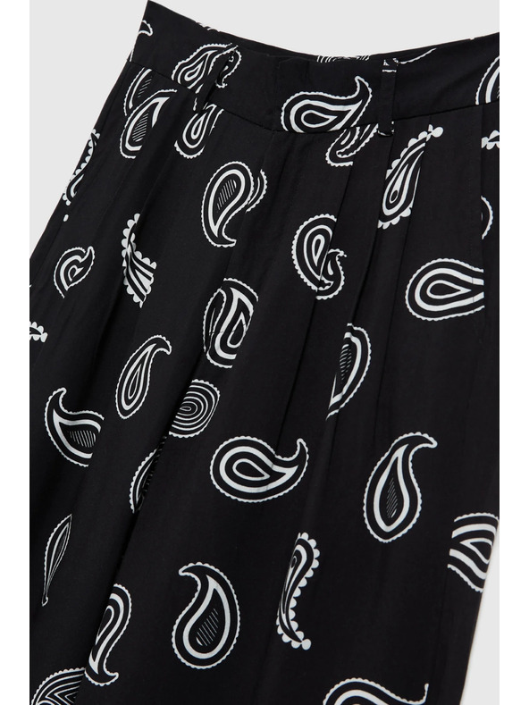 Moodo Čierne nohavice s jemným vzorom Moodo