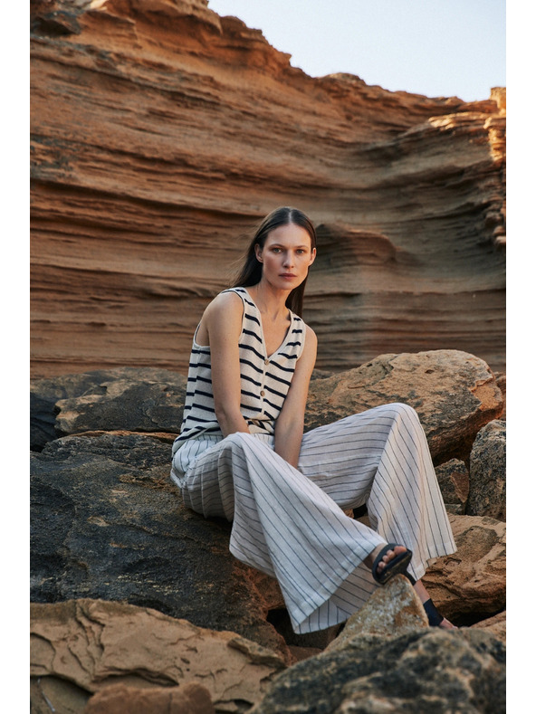 Moodo Ľanové nohavice pruhované biele Moodo