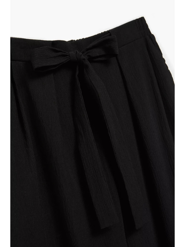 Moodo Hladké nohavice so širokým strihom a páskom v páse čierne Moodo