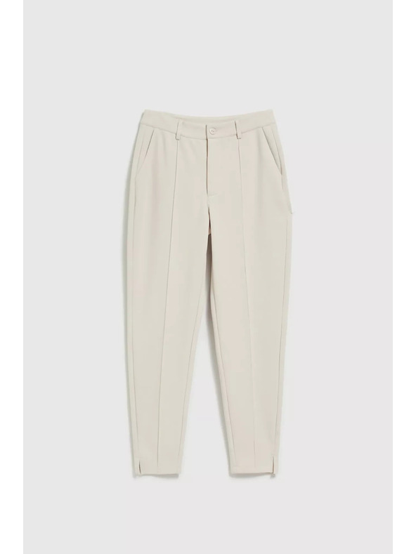 Moodo Elegantné béžové nohavice so zúženým strihom a vreckami Moodo