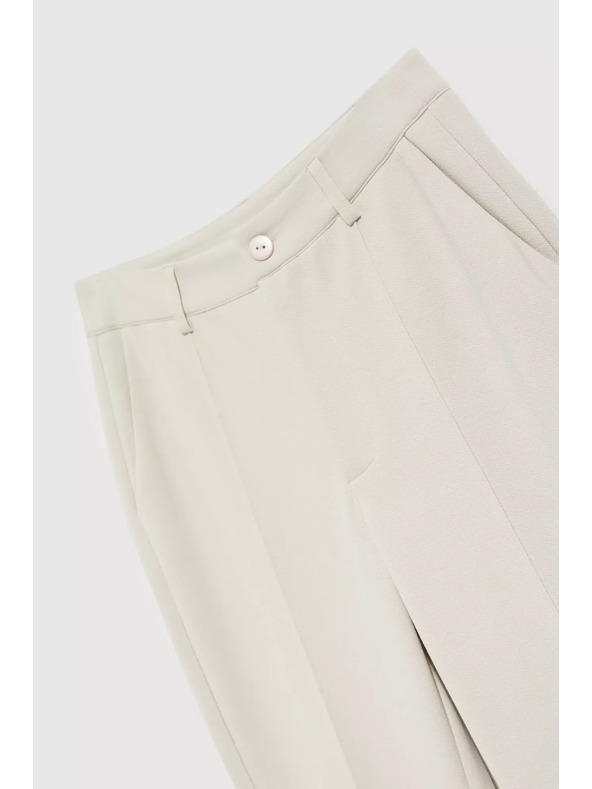 Moodo Elegantné béžové nohavice so zúženým strihom a vreckami Moodo