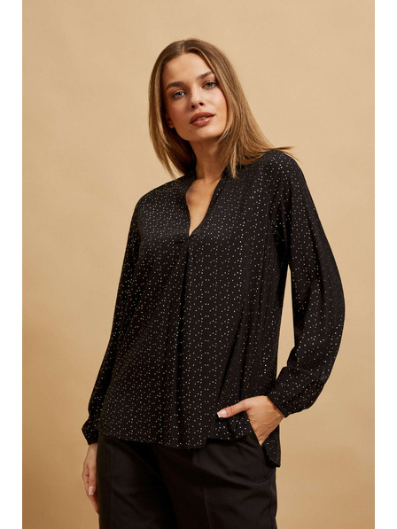 Moodo Čierna košeľa s výstrihom do V Moodo