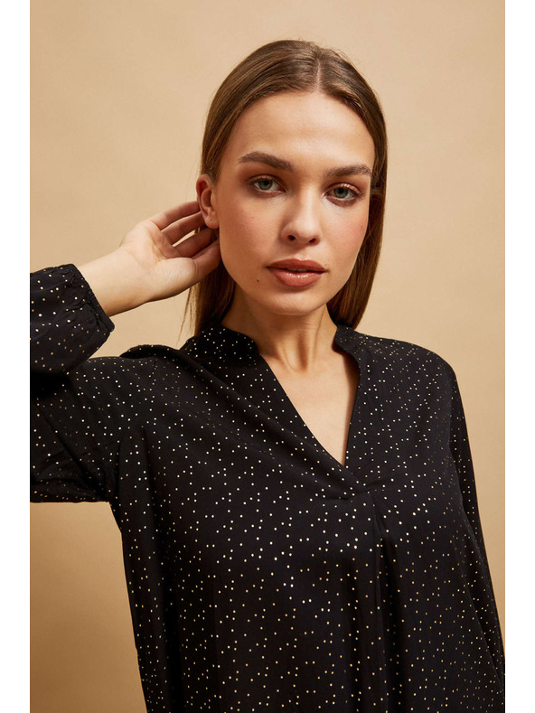 Moodo Čierna košeľa s výstrihom do V Moodo