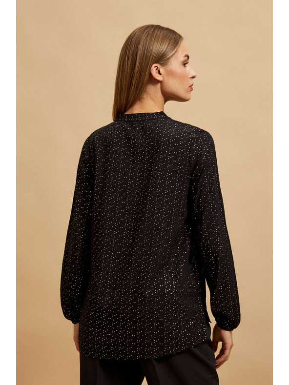 Moodo Čierna košeľa s výstrihom do V Moodo