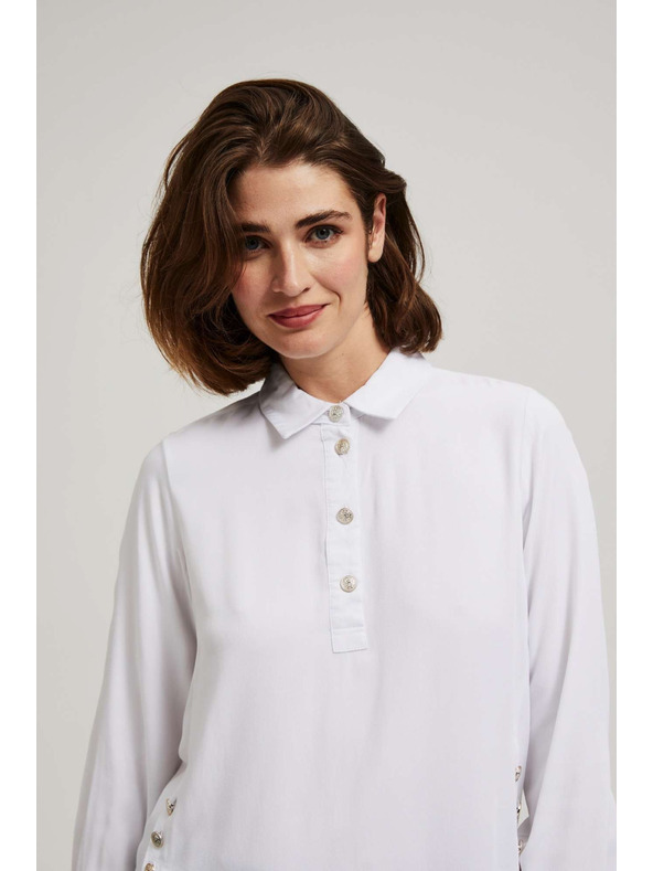 Moodo Biela blúzka s ozdobnými gombíkmi na výstrihu a rukávoch Moodo