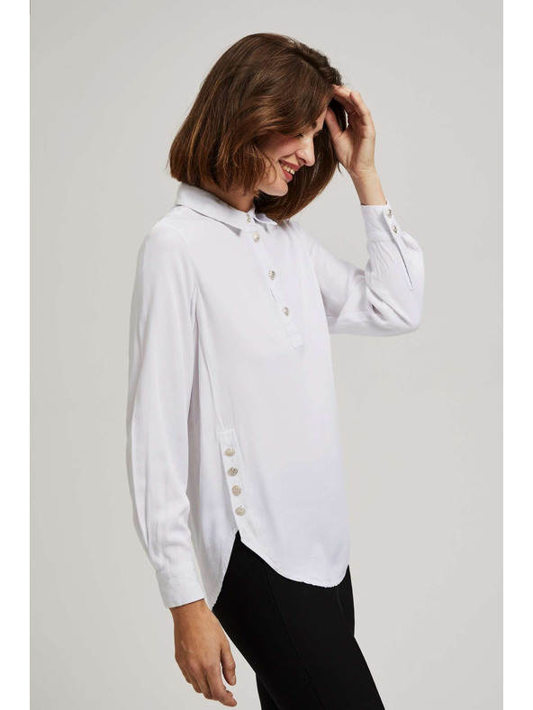 Moodo Biela blúzka s ozdobnými gombíkmi na výstrihu a rukávoch Moodo