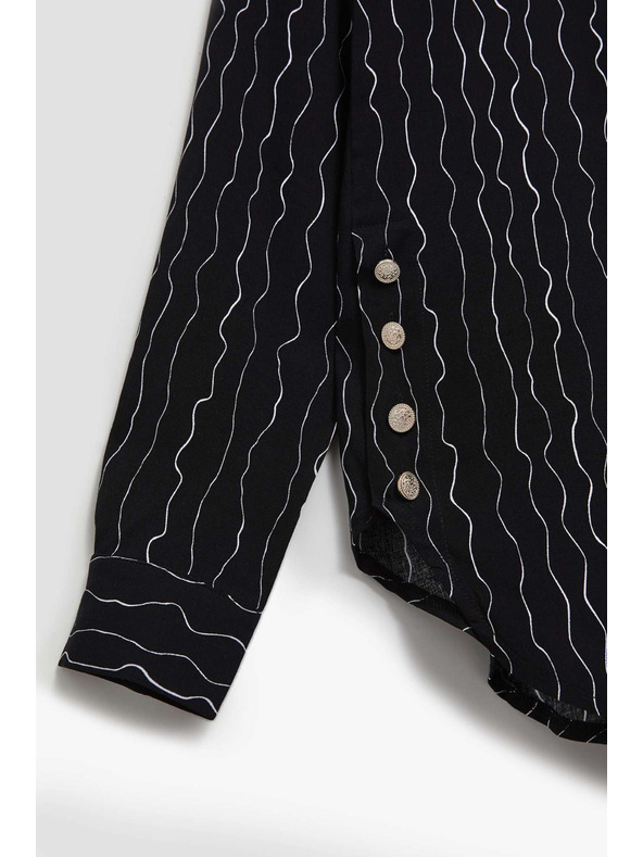 Moodo Čierna blúzka s ozdobnými gombíkmi a jemným vzorom Moodo