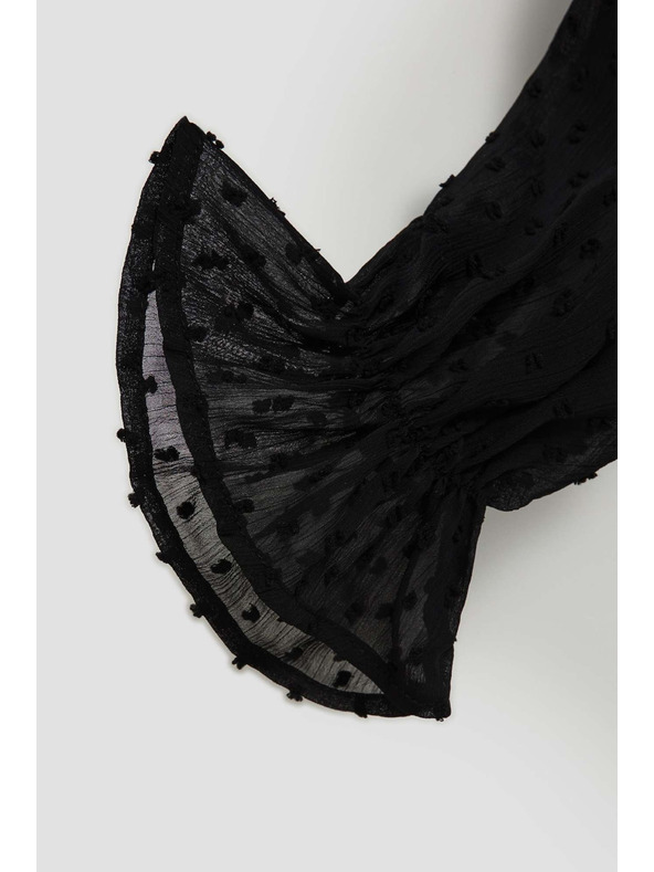 Moodo Čierna košeľa s volánikmi a dlhými rukávmi Moodo