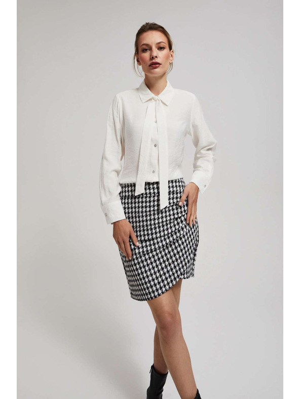 Moodo Perleťová košeľa Moodo s viazaným výstrihom a ozdobnými gombíkmi