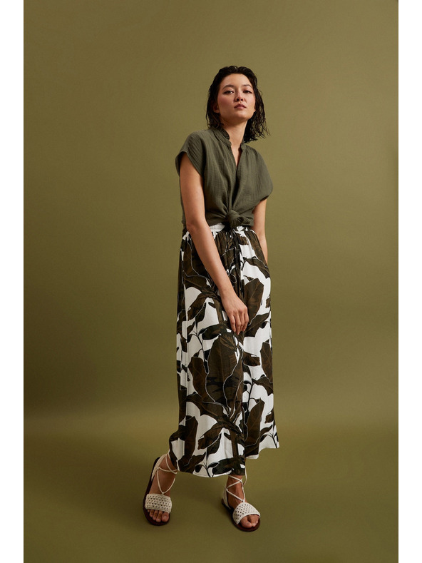 Moodo Bavlnené tričko so V-výstrihom, olivové Moodo