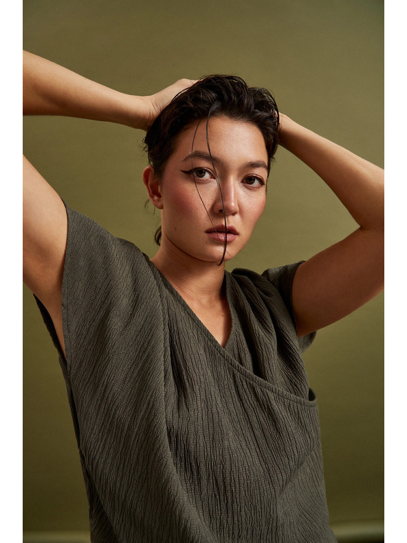 Moodo Košeľa so V-výstrihom a krátkymi rukávmi, olivová Moodo