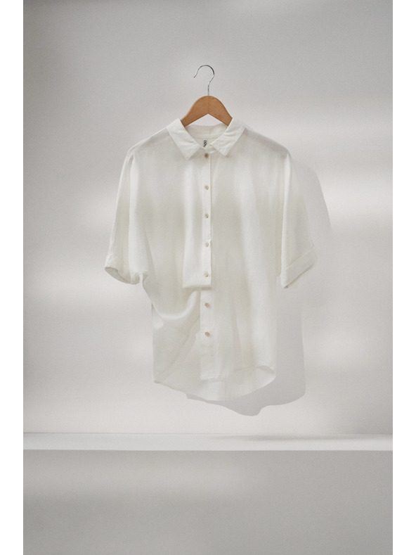 Moodo Biela košeľa s krátkymi a širokými rukávmi Moodo