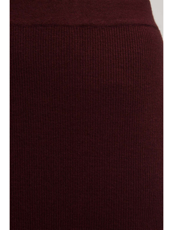 Moodo Priliehavá gaštanová úpletová sukňa Moodo