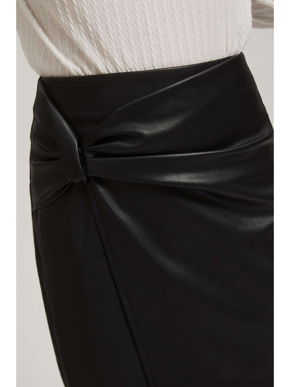 Moodo Áčková sukňa z imitácie kože čierna Moodo