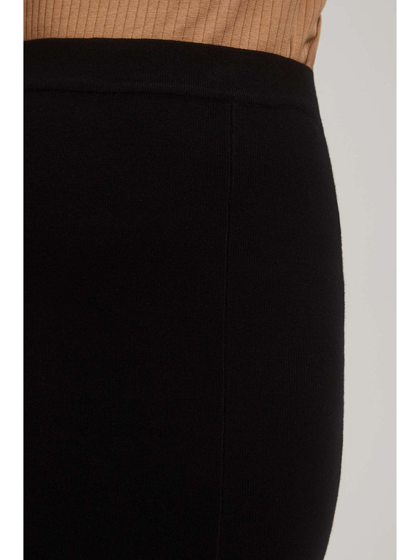 Moodo Tužková midi sukňa s rozparkom čierna Moodo