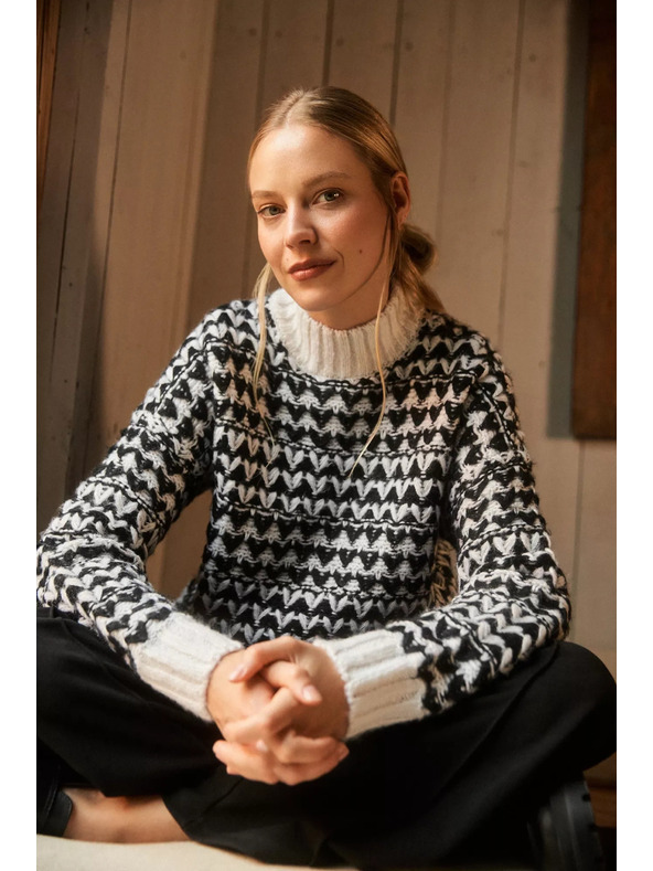 Moodo Sveter so stojačkou čierno-biely Moodo