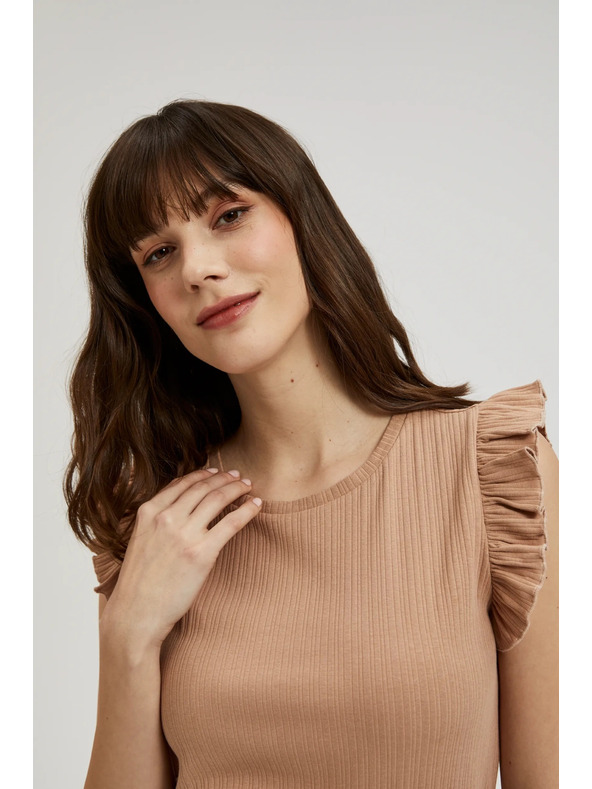Moodo Žebrovaná blúzka s volánom na pleciach béžová Moodo